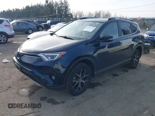 2017 Toyota RAV4 SE z VIN JTMJFREV7HJ709543, wystawiony jako IAAI lot #41355727 z przebiegiem 54 585 mil mil oraz . Historia ofert i sprzedaży dostępna na DreamBid. Obrazek 2.