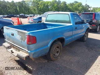 1996 Chevrolet S-10 with VIN 1GCCS1447T8157430, listed as a IAAI auction lot 41998677 with 242,109 mi miles and . Bid and sale history available at DreamBid. Image 4.