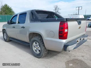 2007 Chevrolet Avalanche LTZ with VIN 3GNEC12J67G233631, listed as a IAAI auction lot 41907810 with 173,976 mi miles. Bid and sale history available at carsss.com. Image 3.