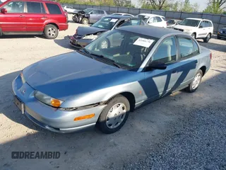 2001 Saturn SL z VIN 1G8ZH528X1Z330896, wystawiony jako IAAI lot #42104170 z przebiegiem 136 290 mil mil oraz . Historia ofert i sprzedaży dostępna na DreamBid. Obrazek 2.