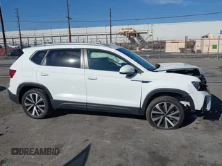 2024 Volkswagen Taos SE z VIN 3VVEX7B29RM025564, wystawiony jako IAAI lot #41350181 z przebiegiem 6 862 mil mil oraz . Historia ofert i sprzedaży dostępna na DreamBid. Obrazek 13.