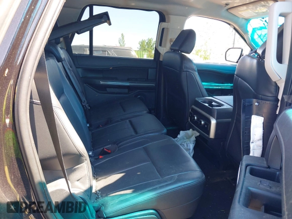 2024 Ford Expedition XLT z VIN 1FMJU1J84REA35560, wystawiony jako IAAI lot #42266211 z przebiegiem 21 950 mil mil oraz . Historia ofert i sprzedaży dostępna na DreamBid. Obrazek 8.