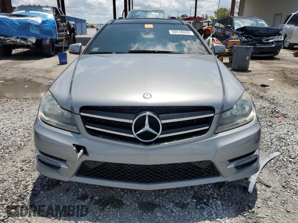 2013 Mercedes-Benz C 250 z VIN WDDGJ4HBXDG089068, wystawiony jako Copart lot #59418245 z przebiegiem 87 912 mil mil oraz Szkoda całkowita • Salvage title. Historia ofert i sprzedaży dostępna na DreamBid. Obrazek 5.