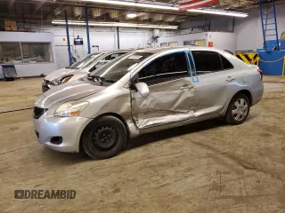 2012 Toyota Yaris z VIN JTDBT4K39CL014030, wystawiony jako Copart lot #54860005 z przebiegiem 196 587 mil mil oraz Nie do naprawy • Non repairable. Historia ofert i sprzedaży dostępna na DreamBid. Obrazek 1.