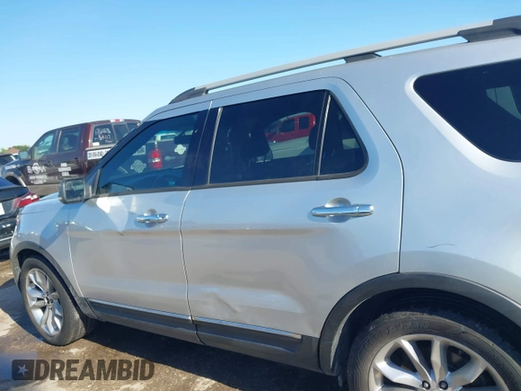 2014 Ford Explorer XLT with VIN 1FM5K7D81EGA74577, listed as a IAAI auction lot 41970759 with 194,847 mi miles. Bid and sale history available at carsss.com. Image 14.