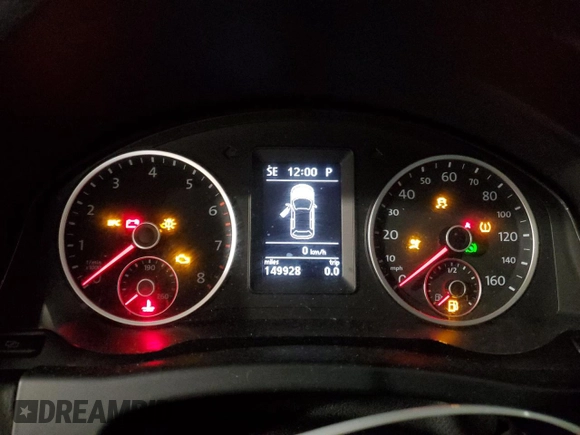2012 Volkswagen Tiguan SE with VIN WVGAV7AX8CW533592, listed as a Copart auction lot 43246395 with 149,928 mi miles and Salvage Title. Bid and sale history available at DreamBid. Image 9.