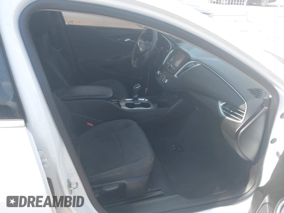 2018 Chevrolet Malibu LT z VIN 1G1ZD5ST9JF125831, wystawiony jako IAAI lot #42443325 z przebiegiem Nie podano mil oraz . Historia ofert i sprzedaży dostępna na DreamBid. Obrazek 5.