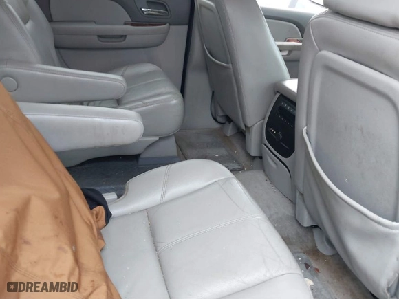 2008 Chevrolet Suburban LT w/3LT with VIN 3GNFC16098G150346, listed as a IAAI auction lot 41523328 with 228,908 mi miles. Bid and sale history available at carsss.com. Image 8.