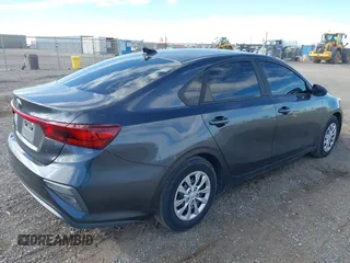 2019 Kia Forte LXS with VIN 3KPF24AD5KE062887, listed as a IAAI auction lot 41627225 with 118,119 mi miles. Bid and sale history available at carsss.com. Image 4.