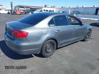 2013 Volkswagen Jetta SE z VIN 3VWDP7AJ0DM253879, wystawiony jako IAAI lot #42224779 z przebiegiem 215 268 mil mil oraz . Historia ofert i sprzedaży dostępna na DreamBid. Obrazek 4.
