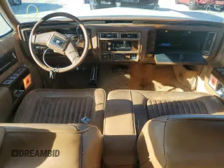 1988 Cadillac Brougham z VIN 1G6DW51Y9J9710161, wystawiony jako Copart lot #87093424 z przebiegiem 59 519 mil mil oraz Tytuł czysty. Historia ofert i sprzedaży dostępna na DreamBid. Obrazek 8.