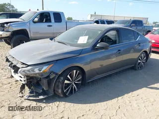 2019 Nissan Altima SR z VIN 1N4BL4CV6KC138793, wystawiony jako IAAI lot #42173385 z przebiegiem 98 353 mil mil oraz . Historia ofert i sprzedaży dostępna na DreamBid. Obrazek 2.