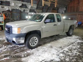 2008 GMC Sierra 1500 Work Truck z VIN 1GTEC19X88Z332522, wystawiony jako Copart lot #44711235 z przebiegiem 89 872 mil mil oraz Czysty tytuł • Clean title. Historia ofert i sprzedaży dostępna na DreamBid. Obrazek 1.