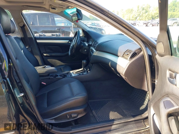 2003 BMW 3 Series 325i z VIN WBAEV33433KL83025, wystawiony jako IAAI lot #42392152 z przebiegiem 170 670 mil mil oraz . Historia ofert i sprzedaży dostępna na DreamBid. Obrazek 5.