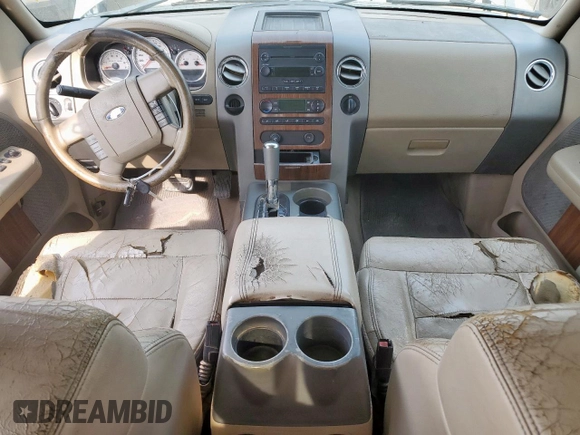 2004 Ford F-150 XL z VIN 1FTPX12524NC15980, wystawiony jako Copart lot #57693425 z przebiegiem 264 051 mil mil oraz Czysty tytuł • Clean title. Historia ofert i sprzedaży dostępna na DreamBid. Obrazek 8.