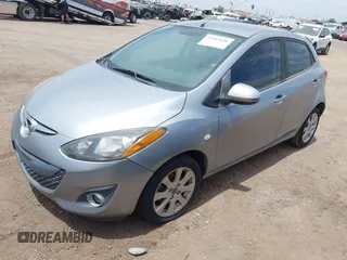 2013 Mazda 2 Touring z VIN JM1DE1LY5D0161556, wystawiony jako IAAI lot #42393636 z przebiegiem 151 792 mil mil oraz . Historia ofert i sprzedaży dostępna na DreamBid. Obrazek 2.