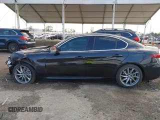 2017 Alfa Romeo Giulia with VIN ZARFAEBN6H7528809, listed as a IAAI auction lot 41365888 with 1 mi miles. Bid and sale history available at carsss.com. Image 14.
