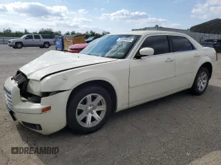 2007 Chrysler 300 Touring z VIN 2C3KA53G27H859368, wystawiony jako Copart lot #55089035 z przebiegiem 181 841 mil mil oraz Szkoda całkowita • Salvage title. Historia ofert i sprzedaży dostępna na DreamBid. Obrazek 1.