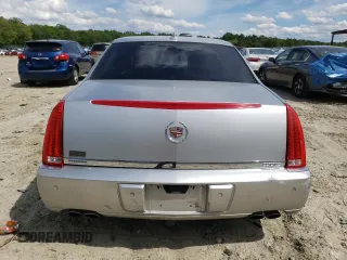 2009 Cadillac DTS 1SA z VIN 1G6KD57Y69U114700, wystawiony jako Copart lot #56007485 z przebiegiem 158 849 mil mil oraz Szkody całkowita. Historia ofert i sprzedaży dostępna na DreamBid. Obrazek 6.