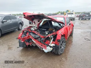 2022 Toyota 86 z VIN JF1ZNBC11N8755312, wystawiony jako IAAI lot #41945804 z przebiegiem 24 794 mil mil oraz . Historia ofert i sprzedaży dostępna na DreamBid. Obrazek 17.