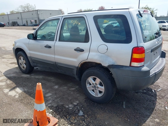 2007 Ford Escape XLS with VIN 1FMYU02Z97KB80446, listed as a IAAI auction lot 42113186 with 128,492 mi miles. Bid and sale history available at carsss.com. Image 3.