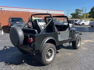 1986 Jeep CJ z VIN 1JCCM87A8GT005257, wystawiony jako Copart lot #73515554 z przebiegiem 51 993 mil mil oraz Tytuł czysty. Historia ofert i sprzedaży dostępna na DreamBid. Obrazek 4.