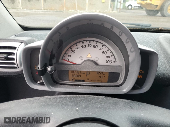 2009 Smart fortwo Passion z VIN WMEEK31X99K260414, wystawiony jako Copart lot #48318765 z przebiegiem 102 467 mil mil oraz Szkoda całkowita • Salvage title. Historia ofert i sprzedaży dostępna na DreamBid. Obrazek 9.