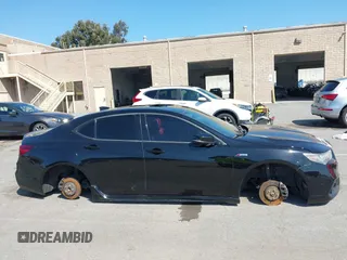 2018 Acura TLX w/A-SPEC Pkg with VIN 19UUB2F69JA007609, listed as a IAAI auction lot 41754437 with 195,047 mi miles. Bid and sale history available at carsss.com. Image 13.