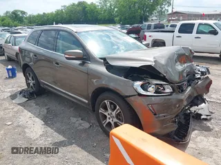 2015 Volvo XC60 T6 с VIN YV4902RK1F2660677, выставлен на аукционе IAAI как лот 42118662 с пробегом Не указан миль и . История ставок и продаж доступна на DreamBid. Изображение 1.