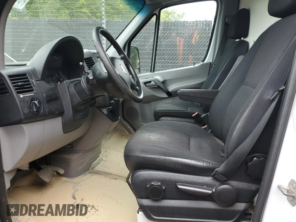 2014 Freightliner Sprinter z VIN WDYPE8DC6E5892935, wystawiony jako Copart lot #68813924 z przebiegiem Nie podano mil oraz Nie do naprawy. Historia ofert i sprzedaży dostępna na DreamBid. Obrazek 7.