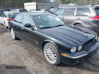 2004 Jaguar XJ R z VIN SAJWA73B44TG18024, wystawiony jako IAAI lot #41764205 z przebiegiem 76 196 mil mil oraz . Historia ofert i sprzedaży dostępna na DreamBid. Obrazek 1.