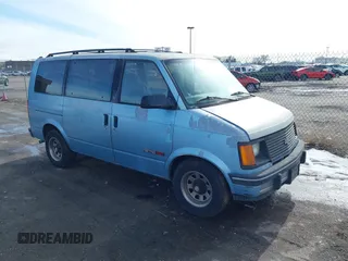 1992 Chevrolet Astro with VIN 1GNDM19Z0NB233117, listed as a IAAI auction lot 41593976 with 185,646 mi miles. Bid and sale history available at carsss.com. Image 1.