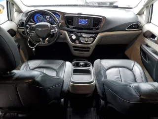 2017 Chrysler Pacifica Touring L z VIN 2C4RC1BG0HR642766, wystawiony jako Copart lot #56853675 z przebiegiem 142 174 mil mil oraz Czysty tytuł • Clean title. Historia ofert i sprzedaży dostępna na DreamBid. Obrazek 8.