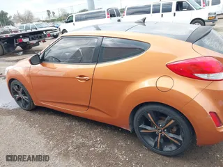 2015 Hyundai Veloster RE:FLEX with VIN KMHTC6AD8FU238345, listed as a IAAI auction lot 41549377 with 117,240 mi miles. Bid and sale history available at carsss.com. Image 15.