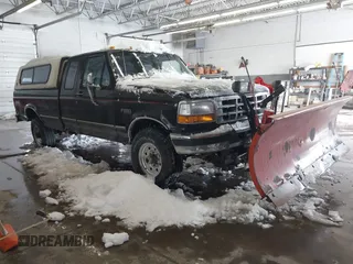 1997 Ford F-250 HD with VIN 1FTHX26G8VEA69320, listed as a IAAI auction lot 41577044 with 120,878 mi miles. Bid and sale history available at carsss.com. Image 1.
