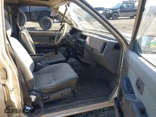 1992 Nissan Pathfinder LE with VIN JN8HD17Y4NW014548, listed as a IAAI auction lot 41461969 with 245,282 mi miles. Bid and sale history available at carsss.com. Image 5.