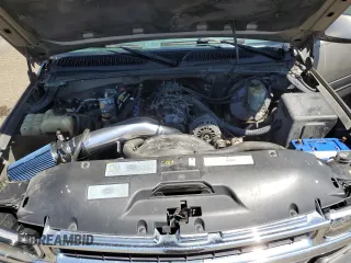 2001 Chevrolet Suburban LS with VIN 1GNFK16T91J309528, listed as a Copart auction lot 58804824 with 197,608 mi miles and Salvage Title. Bid and sale history available at carsss.com. Image 12.