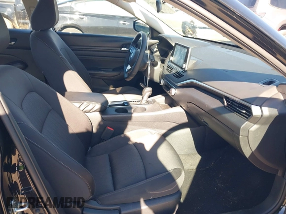 2020 Nissan Altima 2.5 S with VIN 1N4BL4BV5LC175000, listed as a IAAI auction lot 41761083 with 140,800 mi miles. Bid and sale history available at carsss.com. Image 5.