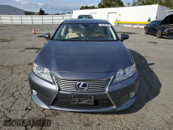 2013 Lexus ES 300h with VIN JTHBW1GG6D2018284, listed as a Copart auction lot 54548245 with 82,602 mi miles and Salvage Title. Bid and sale history available at DreamBid. Image 5.