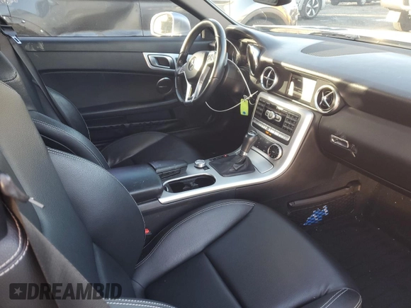 2014 Mercedes-Benz SLK 250 z VIN WDDPK4HA3EF091997, wystawiony jako Copart lot #86802974 z przebiegiem 70 247 mil mil oraz Szkoda całkowita • Salvage title. Historia ofert i sprzedaży dostępna na DreamBid. Obrazek 8.