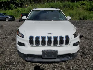 2017 Jeep Cherokee Latitude with VIN 1C4PJMCS8HW659923, listed as a Copart auction lot 64478185 with 118,169 mi miles and Salvage title. Bid and sale history available at DreamBid. Image 5.