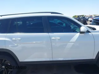 2023 Volkswagen Atlas SE с VIN 1V2JR2CA8PC548121, выставлен на аукционе IAAI как лот 42129010 с пробегом 42 621 миль миль и . История ставок и продаж доступна на DreamBid. Изображение 13.