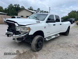 2021 Ram 3500 Tradesman z VIN 3C63RRGL7MG566978, wystawiony jako Copart lot #61752775 z przebiegiem 131 235 mil mil oraz Czysty tytuł • Clean title. Historia ofert i sprzedaży dostępna na DreamBid. Obrazek 1.
