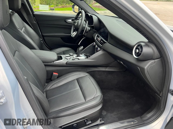 2022 Alfa Romeo Giulia with VIN ZARFAMAN7N7660663, listed as a Copart auction lot 47428075 with 11,210 mi miles and Salvage title. Bid and sale history available at DreamBid. Image 5.