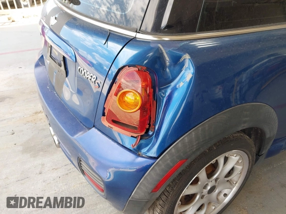 2007 MINI Hardtop S with VIN WMWMF73557TT86128, listed as a IAAI auction lot 42417311 with 114,911 mi miles and . Bid and sale history available at DreamBid. Image 6.