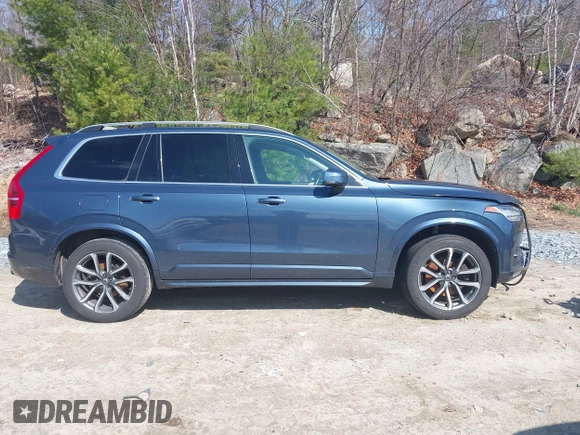 2018 Volvo XC90 Momentum with VIN YV4102PK7J1351715, listed as a IAAI auction lot 41901889 with 97,513 mi miles. Bid and sale history available at carsss.com. Image 13.