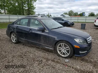 2013 Mercedes-Benz C 300 Sport z VIN WDDGF8AB6DR300385, wystawiony jako Copart lot #57798695 z przebiegiem 131 612 mil mil oraz Szkoda całkowita • Salvage title. Historia ofert i sprzedaży dostępna na DreamBid. Obrazek 4.