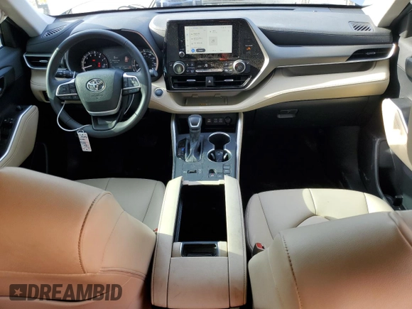2024 Toyota Highlander LE z VIN 5TDKDRAH9RS548529, wystawiony jako Copart lot #53493205 z przebiegiem 16 627 mil mil oraz Szkoda całkowita • Salvage title. Historia ofert i sprzedaży dostępna na DreamBid. Obrazek 8.