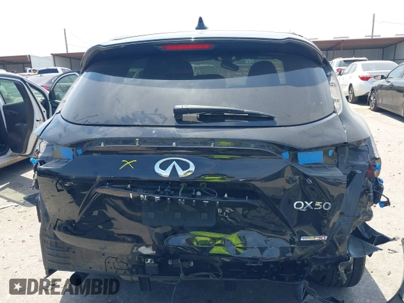 2020 Infiniti QX50 Luxe z VIN 3PCAJ5M13LF111018, wystawiony jako IAAI lot #42276631 z przebiegiem 49 446 mil mil oraz . Historia ofert i sprzedaży dostępna na DreamBid. Obrazek 17.