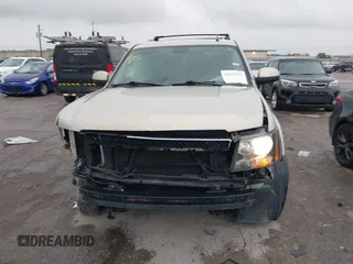 2010 Chevrolet Suburban LT z VIN 1GNUKJE32AR274468, wystawiony jako IAAI lot #42097027 z przebiegiem 257 180 mil mil oraz . Historia ofert i sprzedaży dostępna na DreamBid. Obrazek 12.